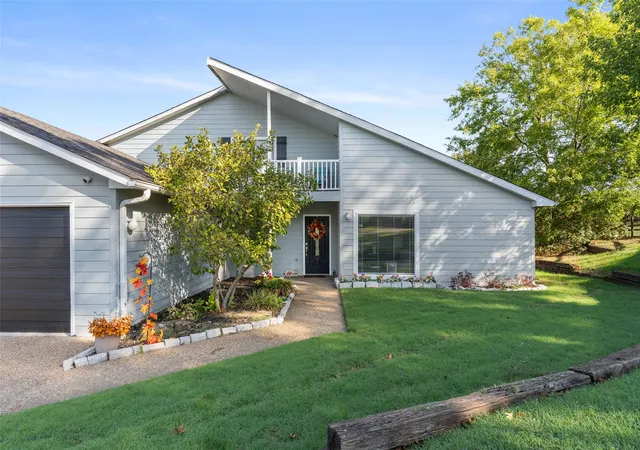 Photo 1 of Single family home for sale at 201 Clear Ridge Ct, Bartlesville, OK 74006 | MLS# 2634516 | Listing updated on 2026-10-22