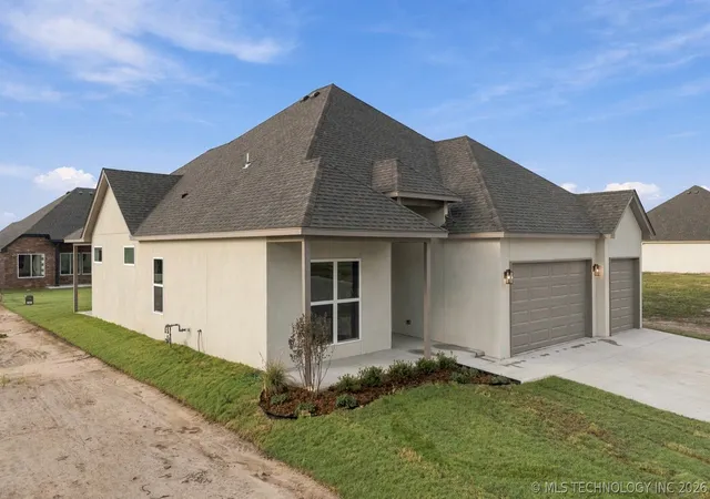 Photo 2 of Single family home for sale at 10400 E 135th Place S, Bixby, OK 74008 | MLS# 2635700 | Listing updated on 2026-10-21
