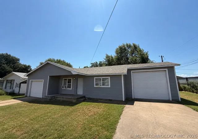 Single family home for sale at 712 Nichols Ave, Checotah, OK 74426 | MLS# 2635692