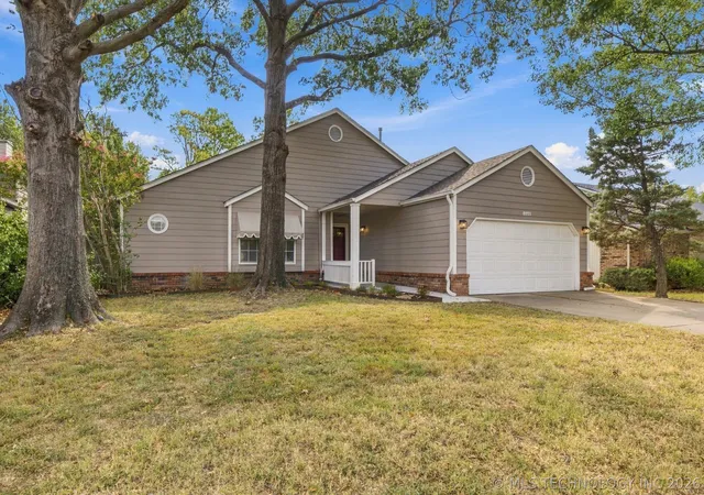 Single family home for sale at 8921 S 73rd Eastavenue, Tulsa, OK 74133 | MLS# 2635887