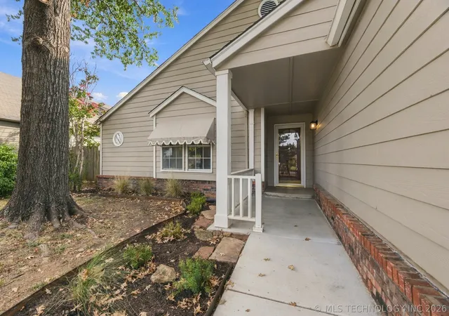 Photo 3 of Single family home for sale at 8921 S 73rd Eastavenue, Tulsa, OK 74133 | MLS# 2635887 | Listing updated on 2026-10-22