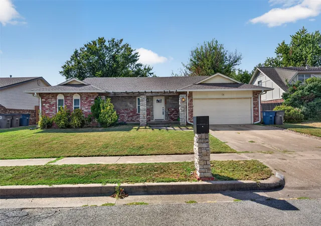 Photo 3 of Single family home for sale at 2316 S 101st Eastplace, Tulsa, OK 74129 | MLS# 2635967 | Listing updated on 2026-10-20