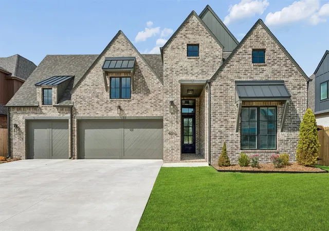 Photo 1 of Sale Pending at 4010 S Dogwood Pl, Broken Arrow, OK 74011 | MLS# 2635997 | Listing updated on 2026-10-22