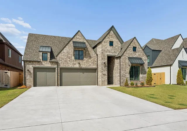 Photo 3 of Sale Pending at 4010 S Dogwood Pl, Broken Arrow, OK 74011 | MLS# 2635997 | Listing updated on 2026-10-22