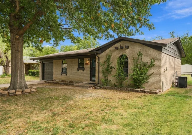 Photo 1 of Single family home for sale at 2215 S 131st East Ave, Tulsa, OK 74134 | MLS# 2635902 | Listing updated on 2026-10-21