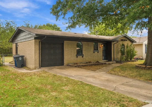 Photo 2 of Single family home for sale at 2215 S 131st East Ave, Tulsa, OK 74134 | MLS# 2635902 | Listing updated on 2026-10-21