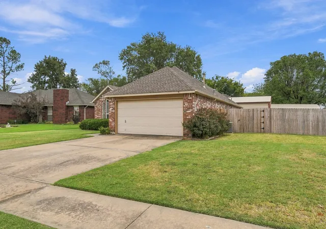 Photo 3 of Single family home for sale at 12504 E 82nd Place, Owasso, OK 74055 | MLS# 2636228 | Listing updated on 2026-10-22