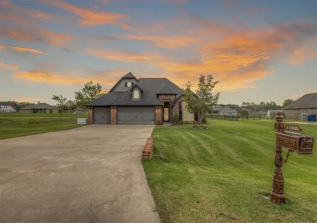 Single family home for sale at 11363 N 163rd Avenue E, Owasso, OK 74055 | MLS# 2636217
