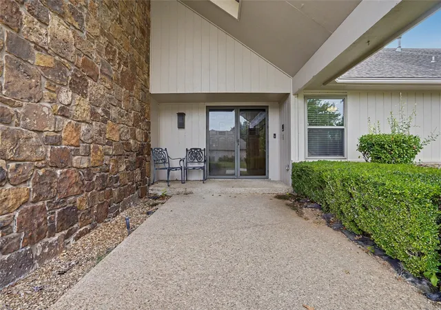 Photo 3 of Single family home for sale at 8401 Fairway Pl, Broken Arrow, OK 74011 | MLS# 2635424 | Listing updated on 2026-10-20