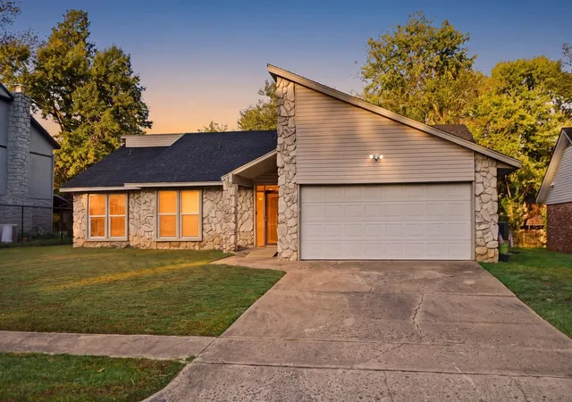 Photo 1 of Sale Pending at 2612 S Chestnut Ave, Broken Arrow, OK 74012 | MLS# 2636387 | Listing updated on 2026-10-22