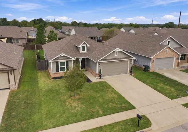 Photo 2 of Single family home for sale at 12306 N 131 Eastavenue, Collinsville, OK 74021 | MLS# 2636529 | Listing updated on 2026-10-22