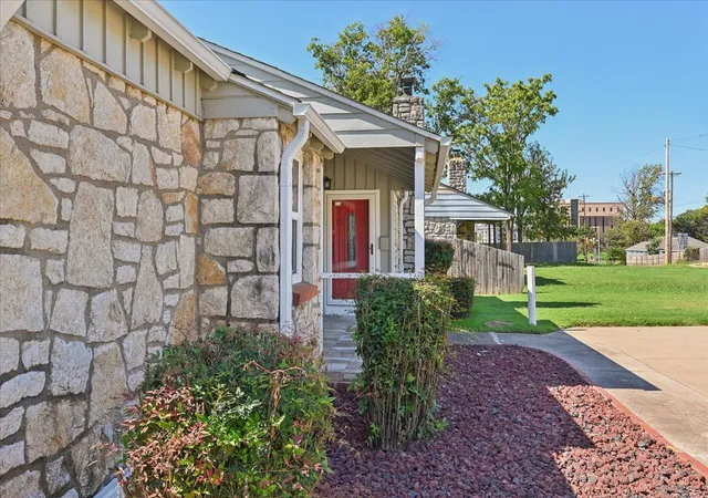 Photo 2 of Single family home for sale at 2920 E 21st Street, Tulsa, OK 74114 | MLS# 2636510 | Listing updated on 2026-10-21