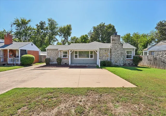 Photo 3 of Single family home for sale at 2920 E 21st Street, Tulsa, OK 74114 | MLS# 2636510 | Listing updated on 2026-10-21