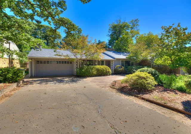 Photo 1 of Sale Pending at 3925 S Trenton Ave, Tulsa, OK 74105 | MLS# 2637036 | Listing updated on 2026-10-21