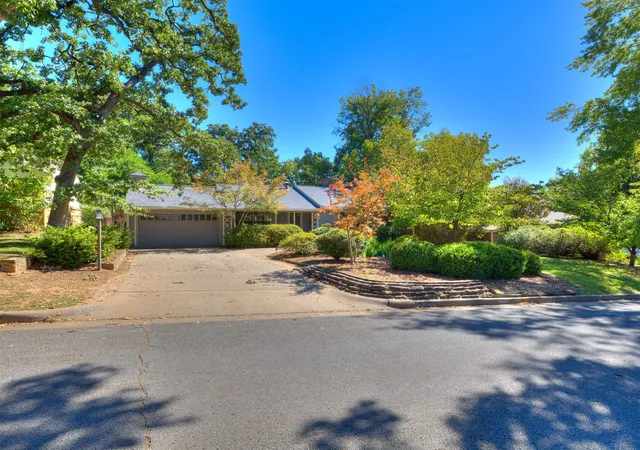 Photo 2 of Sale Pending at 3925 S Trenton Ave, Tulsa, OK 74105 | MLS# 2637036 | Listing updated on 2026-10-21