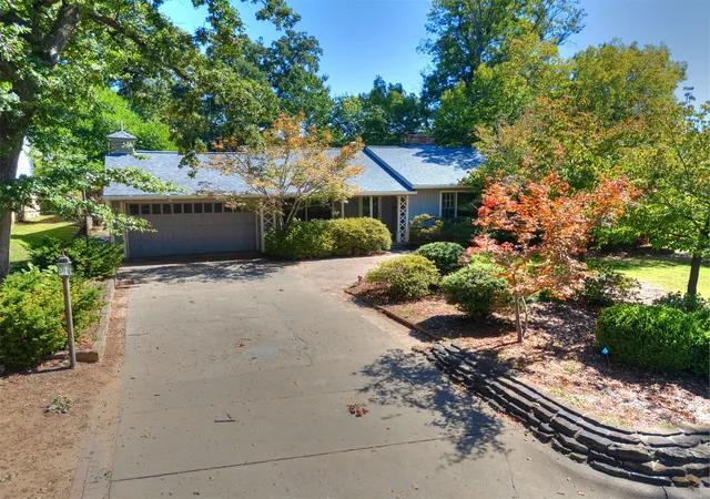 Photo 3 of Sale Pending at 3925 S Trenton Ave, Tulsa, OK 74105 | MLS# 2637036 | Listing updated on 2026-10-21