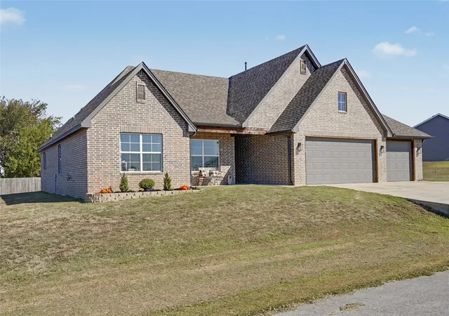 Photo 3 of Single family home for sale at 1971 E 154th Street N, Skiatook, OK 74070 | MLS# 2637005 | Listing updated on 2026-10-21