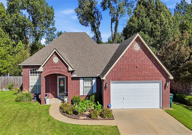 Photo 1 of Sale Pending at 1741 Holly Ave, Sand Springs, OK 74063 | MLS# 2637522 | Listing updated on 2026-10-20