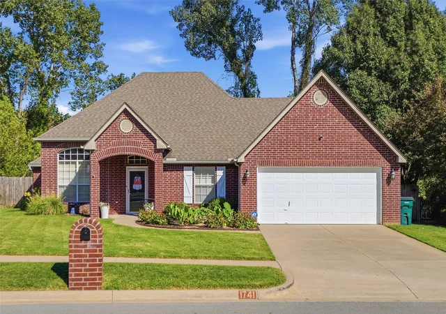 Photo 3 of Sale Pending at 1741 Holly Ave, Sand Springs, OK 74063 | MLS# 2637522 | Listing updated on 2026-10-20