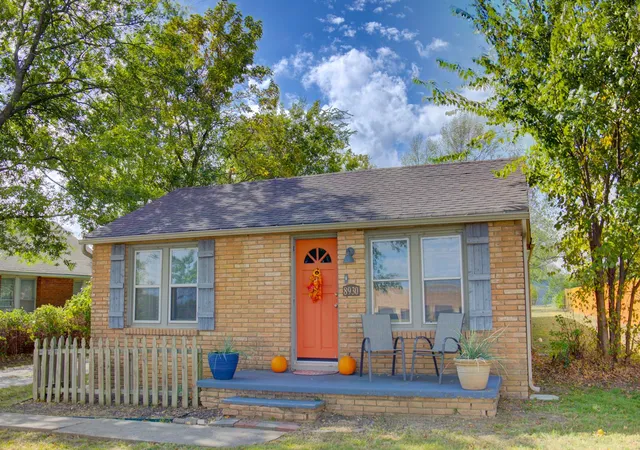 Photo 2 of Sale Pending at 8930 S Union Ave, Tulsa, OK 74132 | MLS# 2637516 | Listing updated on 2026-10-21