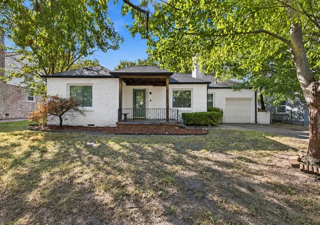 Photo 1 of Single family home for sale at 1214 S Evanston Ave, Tulsa, OK 74104 | MLS# 2637617 | Listing updated on 2026-10-22