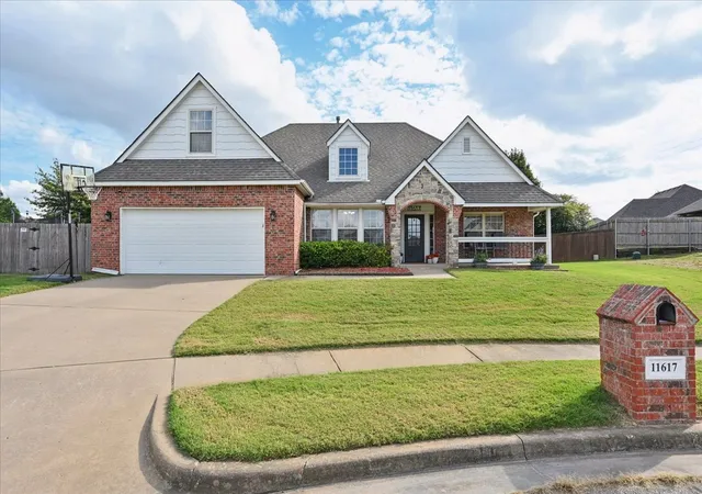 Photo 3 of Single family home for sale at 11617 S Primrose Ct, Jenks, OK 74037 | MLS# 2637615 | Listing updated on 2026-10-20