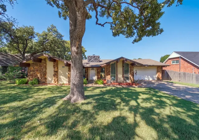 Photo 1 of Sale Pending at 3105 E 78th Place, Tulsa, OK 74136 | MLS# 2637213 | Listing updated on 2026-10-21