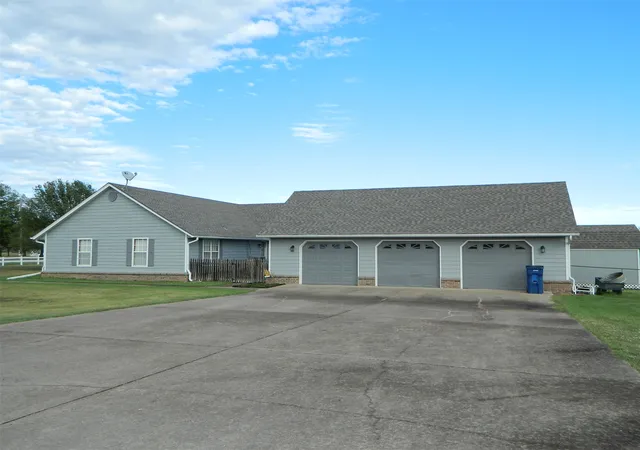Photo 3 of Single family home for sale at 8904 E 156th Street N, Collinsville, OK 74021 | MLS# 2637681 | Listing updated on 2026-10-22