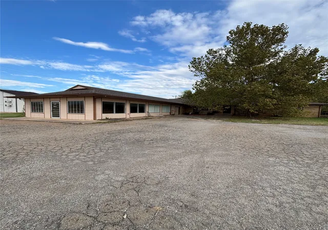 Photo 1 of Single family home for sale at 418 W Rogers Blvd, Skiatook, OK 74070 | MLS# 2637859 | Listing updated on 2026-10-20