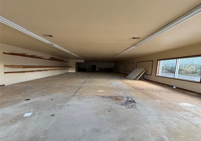 Photo 4 of Single family home for sale at 418 W Rogers Blvd, Skiatook, OK 74070 | MLS# 2637859 | Listing updated on 2026-10-20
