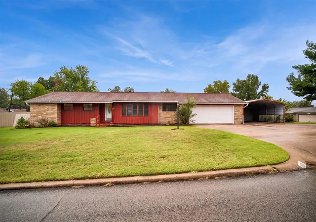 Photo 1 of Single family home for sale at 1318 N Main St, Sand Springs, OK 74063 | MLS# 2637835 | Listing updated on 2026-10-20