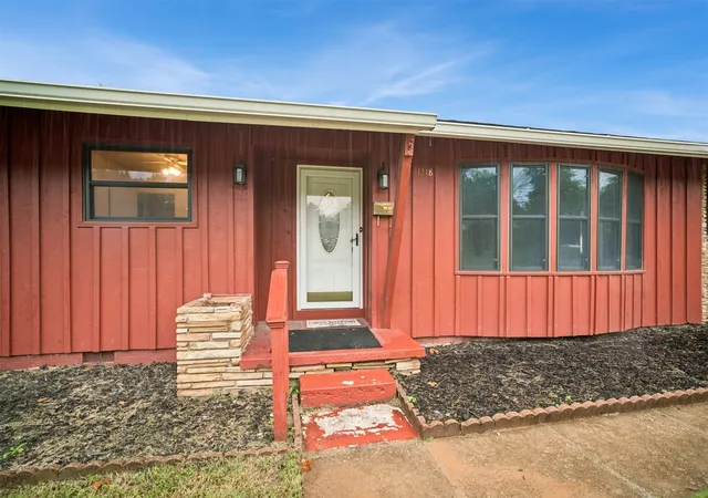 Photo 2 of Single family home for sale at 1318 N Main St, Sand Springs, OK 74063 | MLS# 2637835 | Listing updated on 2026-10-20