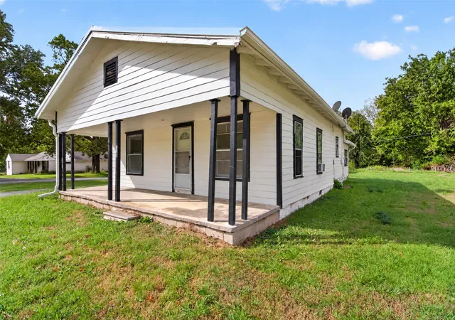 Photo 1 of Sale Pending at 116 S Elliott St, Pryor, OK 74361 | MLS# 2637808 | Listing updated on 2026-10-21