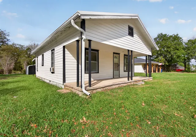 Photo 2 of Sale Pending at 116 S Elliott St, Pryor, OK 74361 | MLS# 2637808 | Listing updated on 2026-10-21