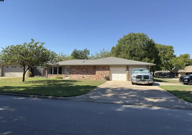 Photo 3 of Single family home for sale at 9270 E 32nd Place, Tulsa, OK 74145 | MLS# 2637881 | Listing updated on 2026-10-22