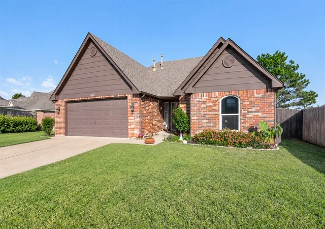 Photo 1 of Single family home for sale at 8105 S Elder Ave, Broken Arrow, OK 74011 | MLS# 2637941 | Listing updated on 2026-10-21