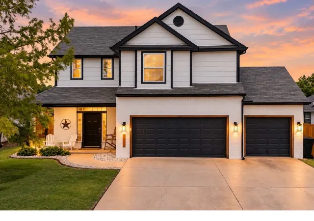 Photo 1 of Single family home for sale at 3304 N 1st Street, Broken Arrow, OK 74012 | MLS# 2637451 | Listing updated on 2026-10-22