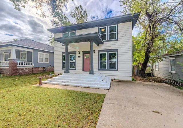Photo 1 of Single family home for sale at 1611 W Broadway St, Collinsville, OK 74021 | MLS# 2638020 | Listing updated on 2026-10-21