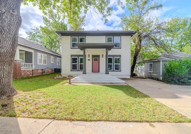 Photo 2 of Single family home for sale at 1611 W Broadway St, Collinsville, OK 74021 | MLS# 2638020 | Listing updated on 2026-10-21