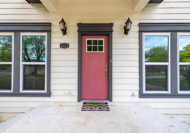 Photo 3 of Single family home for sale at 1611 W Broadway St, Collinsville, OK 74021 | MLS# 2638020 | Listing updated on 2026-10-21