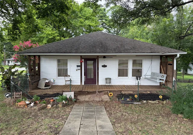 Photo 1 of Single family home for sale at 301 E Ada St, Wilburton, OK 74578 | MLS# 2638109 | Listing updated on 2026-10-21