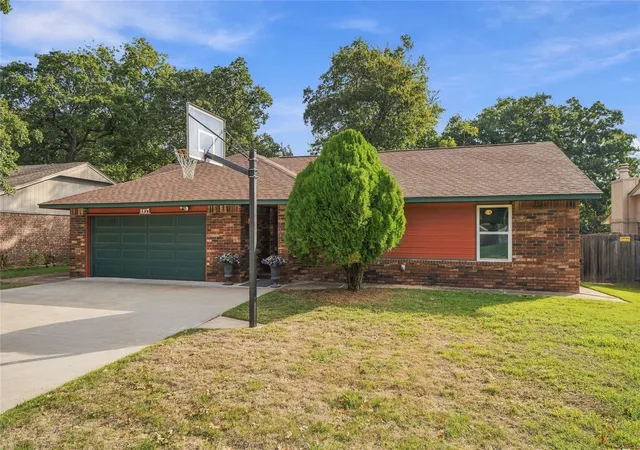 Photo 2 of Sale Pending at 8117 S Date Ave, Broken Arrow, OK 74011 | MLS# 2638102 | Listing updated on 2026-10-22