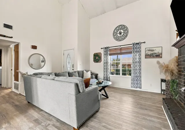 Photo 3 of Single family home for sale at 1076 E 132nd Place, Glenpool, OK 74033 | MLS# 2637853 | Listing updated on 2026-10-22
