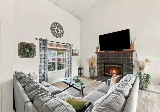 Photo 4 of Single family home for sale at 1076 E 132nd Place, Glenpool, OK 74033 | MLS# 2637853 | Listing updated on 2026-10-22