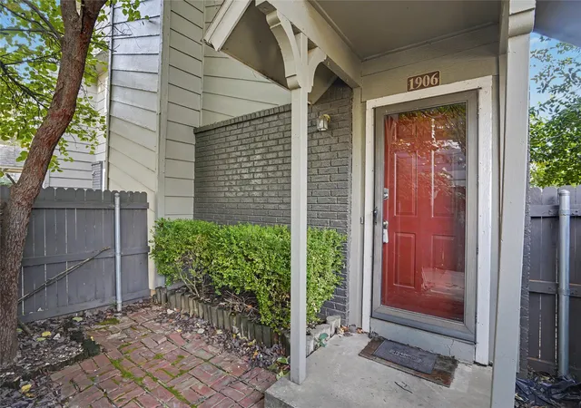 Listing Photo 1 - Condo for sale in building located at 2858 E 90th St, Tulsa, OK 74137 - Unit #1906