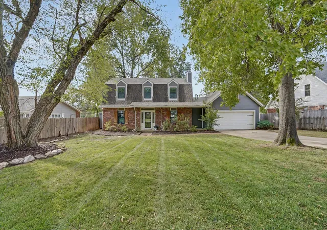 Photo 2 of Single family home for sale at 707 W Utica St, Broken Arrow, OK 74011 | MLS# 2638106 | Listing updated on 2026-10-22