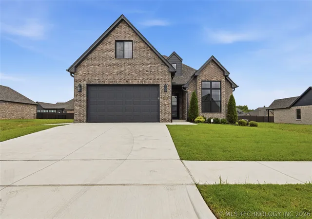 Photo 1 of Single family home for sale at 3709 W Laredo St, Broken Arrow, OK 74012 | MLS# 2638152 | Listing updated on 2026-10-21