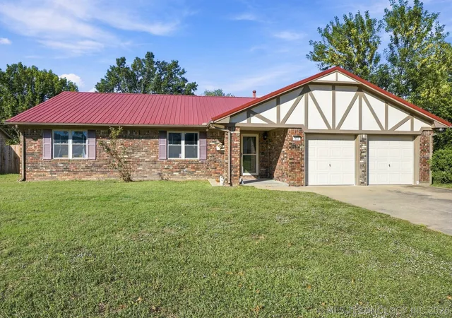 Photo 1 of Single family home for sale at 823 Belmont St, Muskogee, OK 74403 | MLS# 2638153 | Listing updated on 2026-10-21