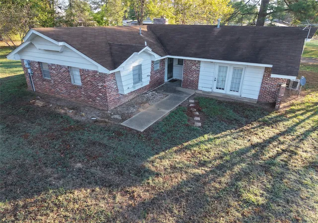 Photo 1 of Single family home for sale at 605 Del Norte, Wister, OK 74966 | MLS# 2638169 | Listing updated on 2026-10-21