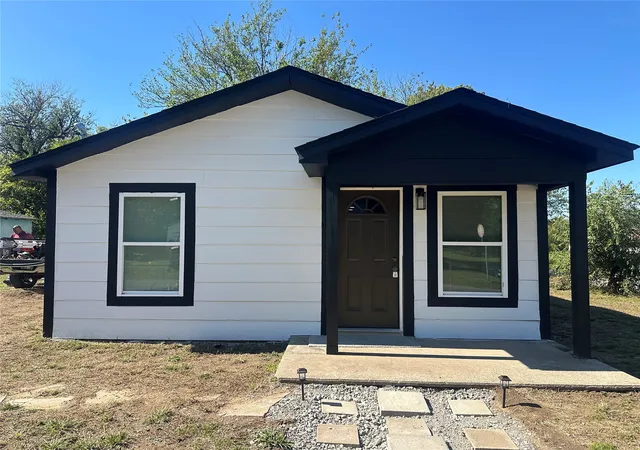 Photo 1 of Single family home for sale at 1228 E Buffalo St, Okmulgee, OK 74447 | MLS# 2638203 | Listing updated on 2026-10-21
